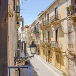 Triscele -